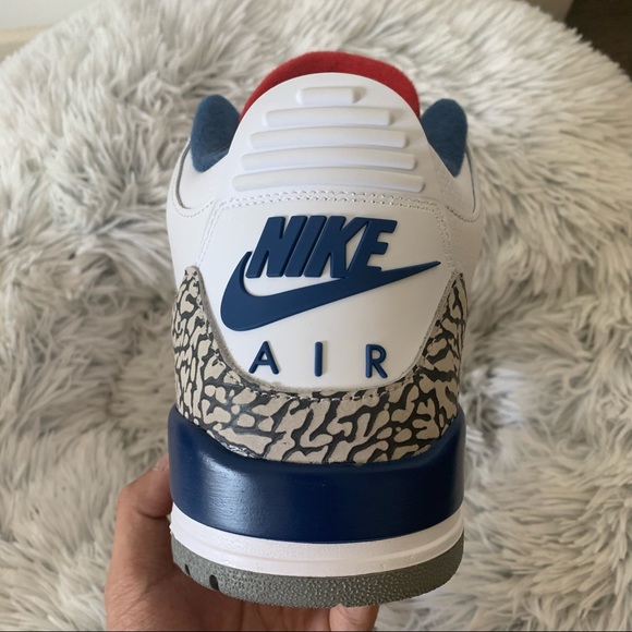 US13 - 2016 Jordan 5 "True Blue" w/OG box - Pre-owned (9.9 / 10 condition) - Picture 4 of 8